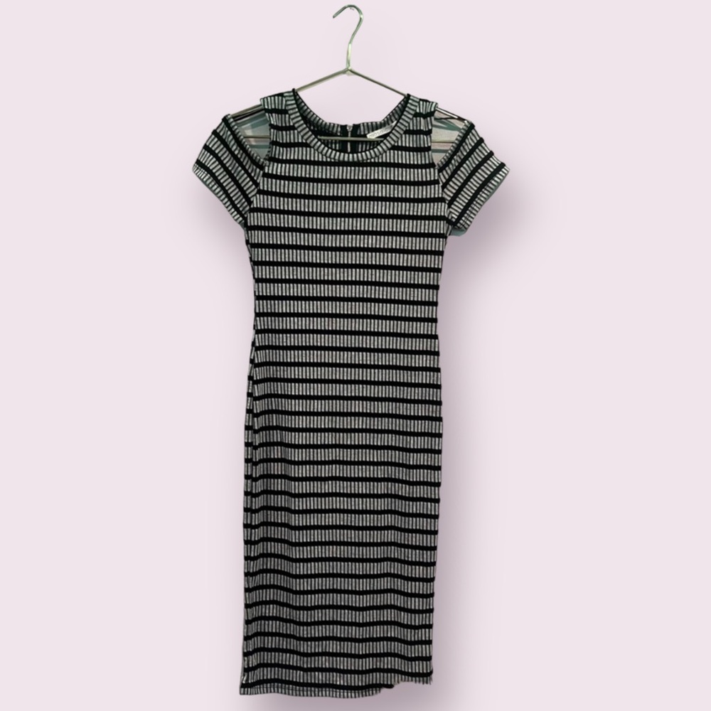 💎 2/$10 Gray & Black Stripes Shoulder Cut Out Midi Ribbed Dress